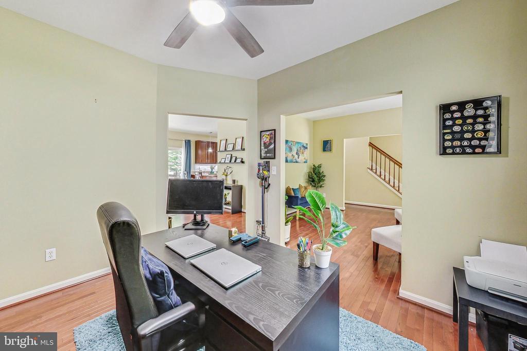 855 E Mount Harmony Rd