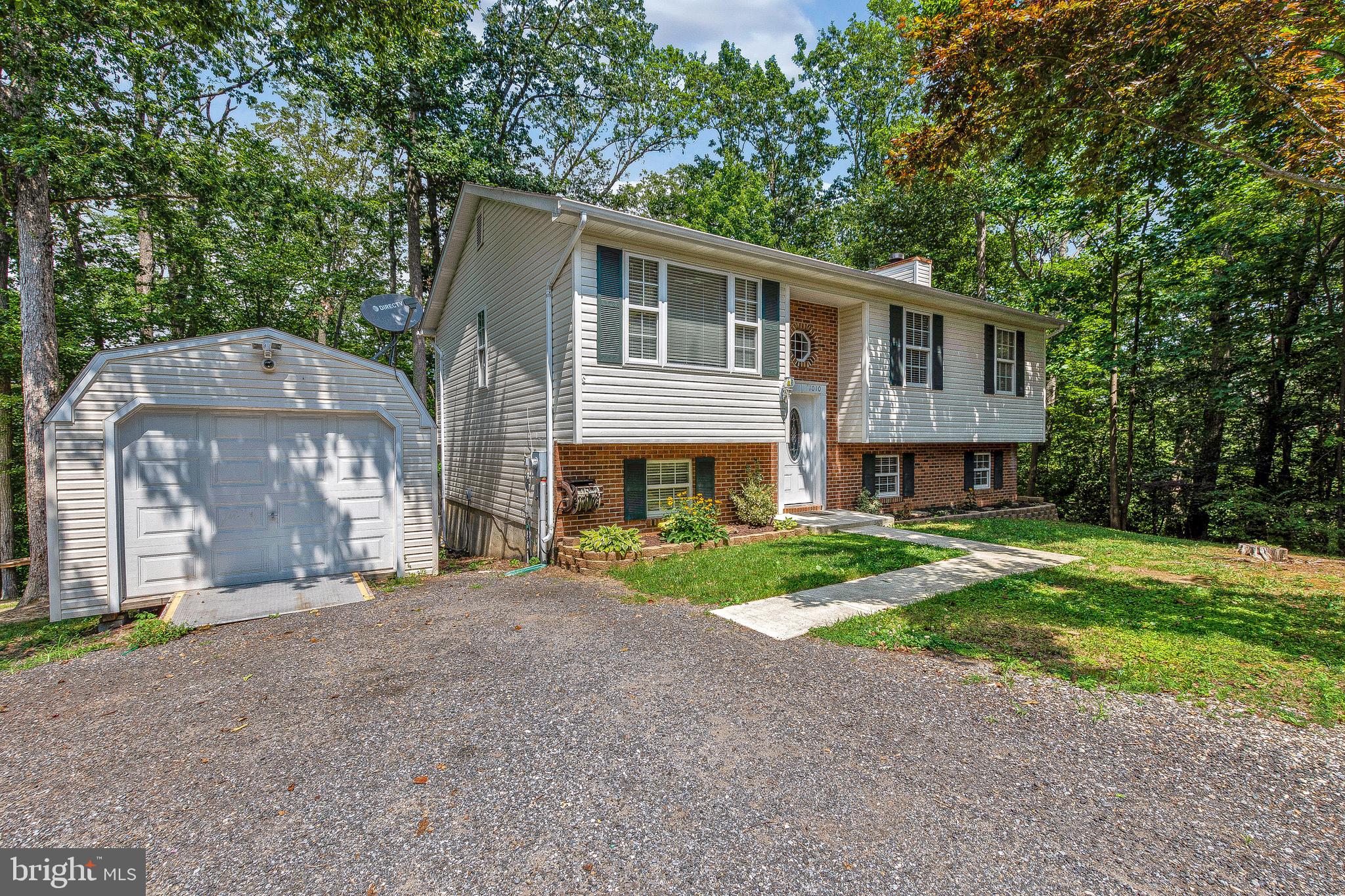 1010 ADOBE DR