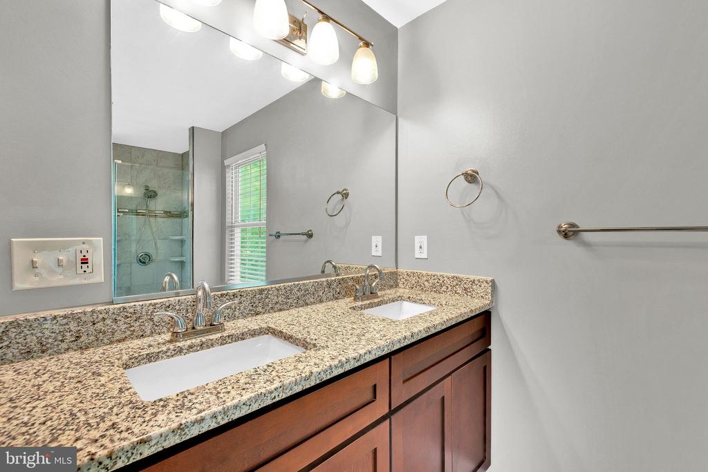1010 ADOBE DR