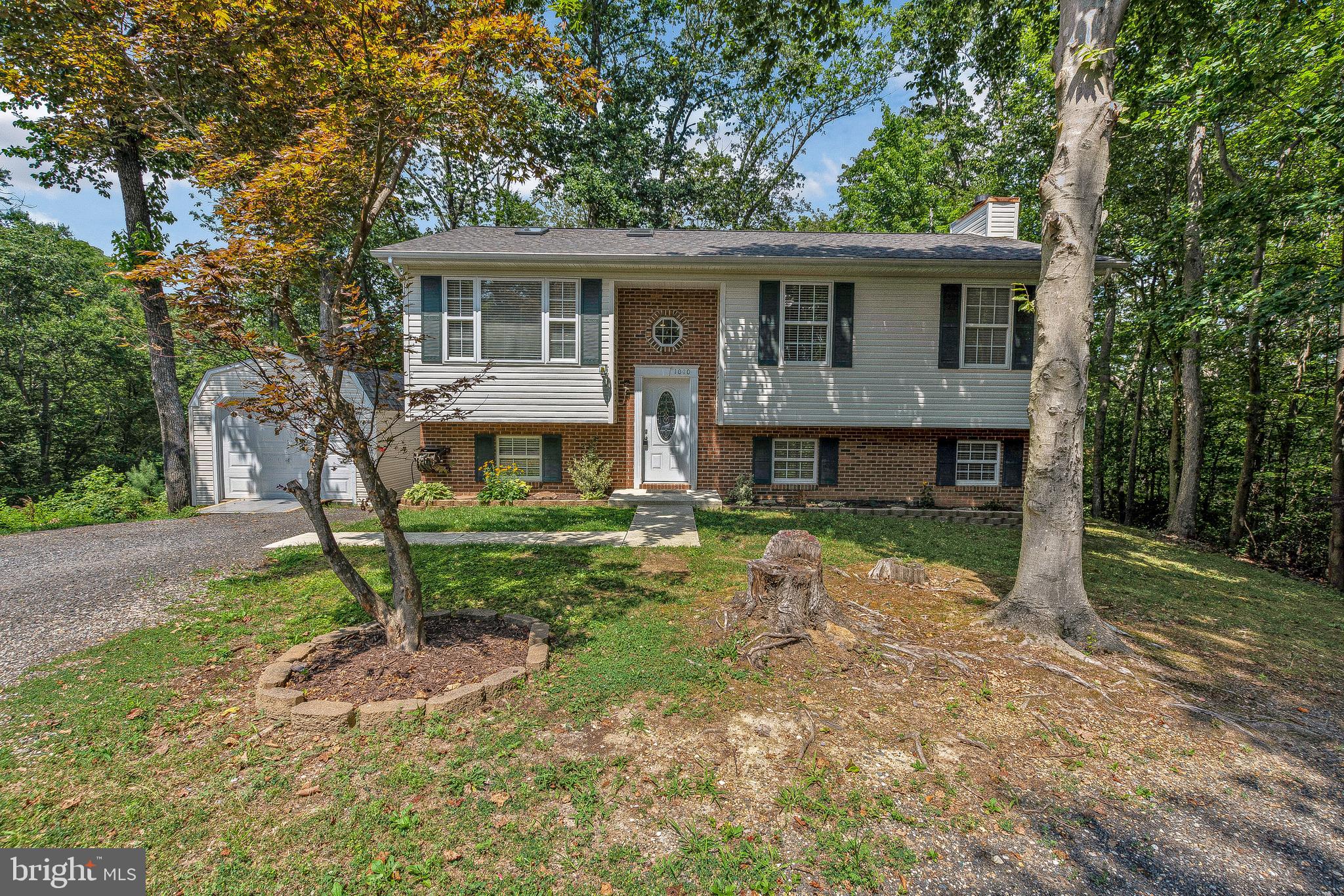 1010 ADOBE DR
