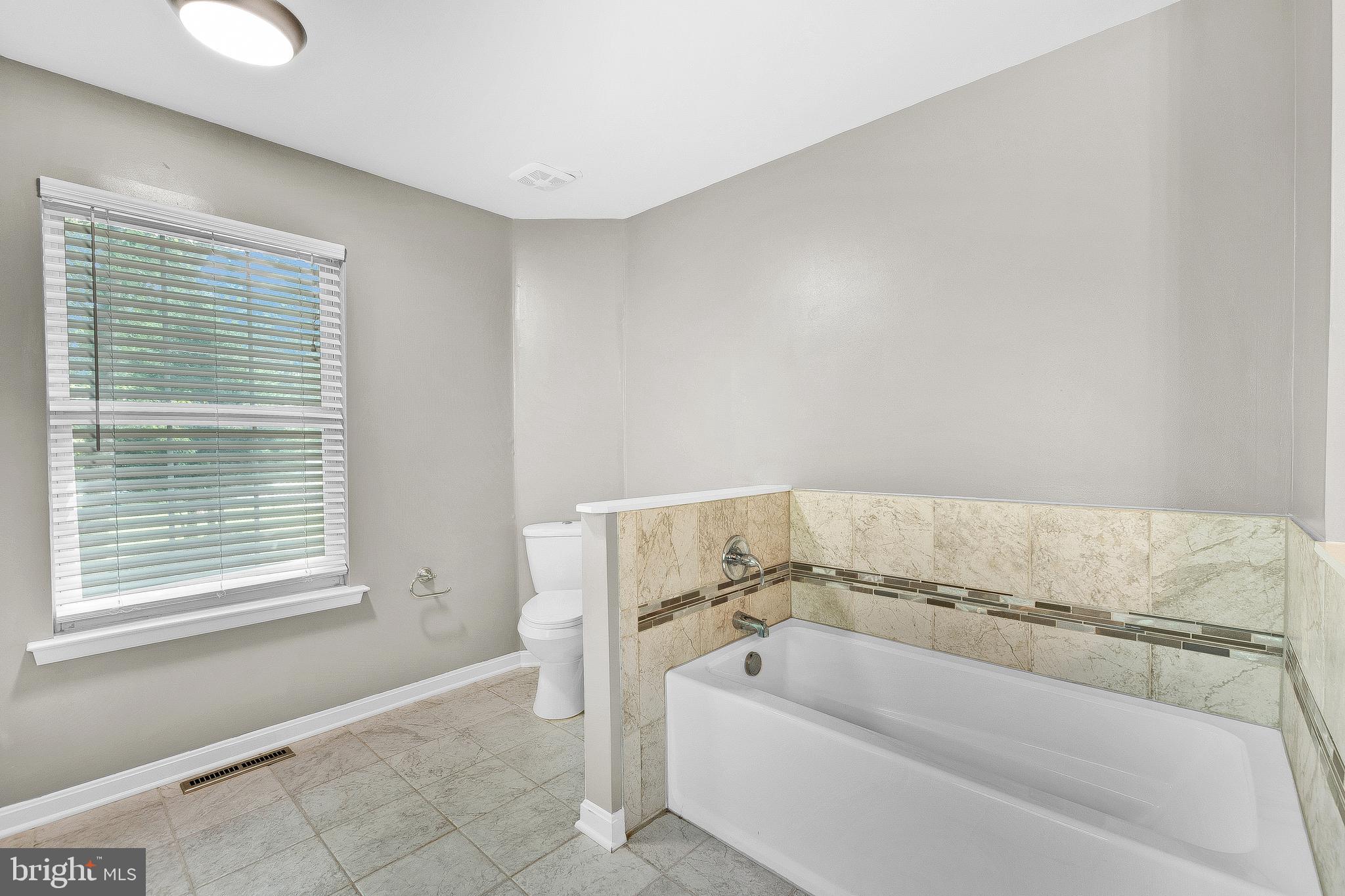 1010 ADOBE DR