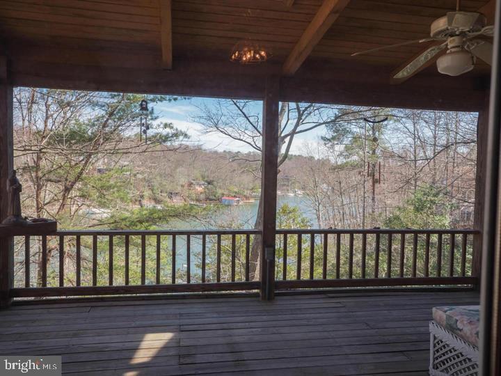 215 Piney Point Ln