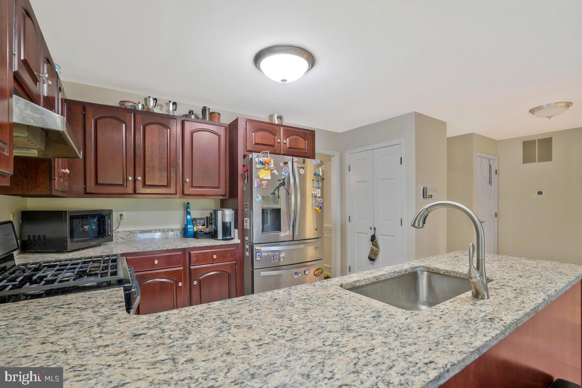 215 Piney Point Ln