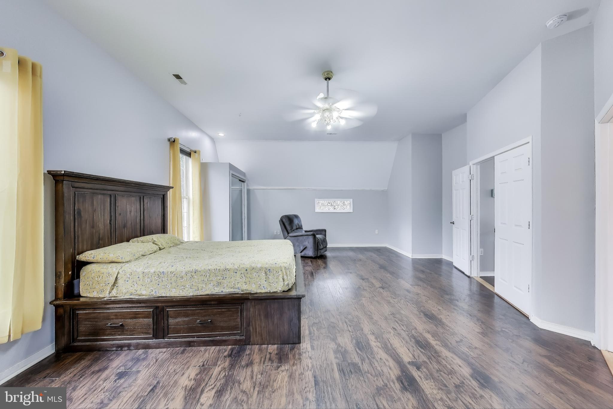 122 CHESAPEAKE AVE