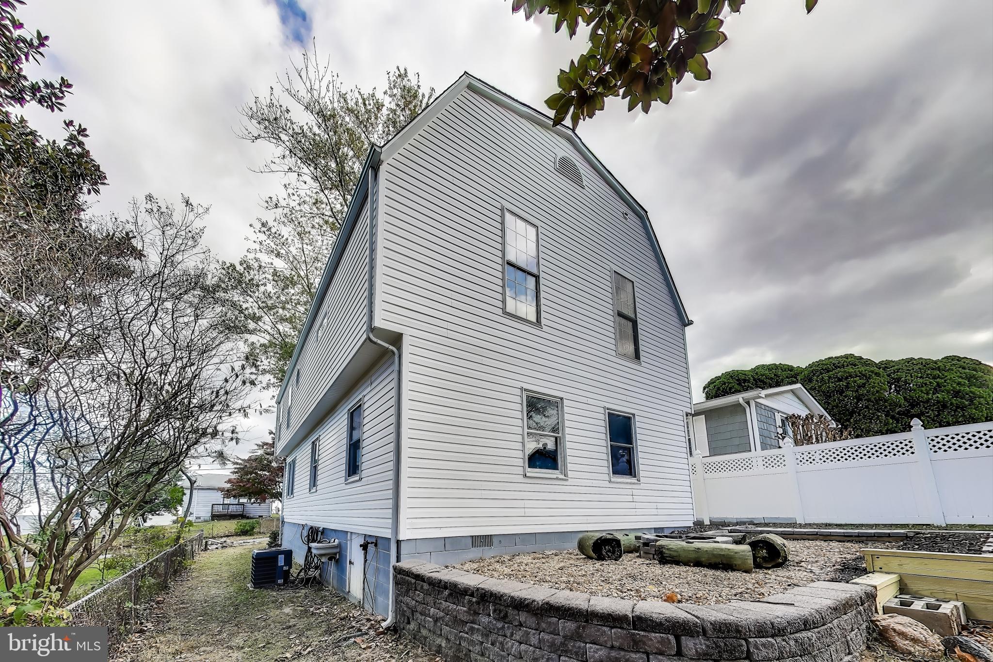 122 CHESAPEAKE AVE