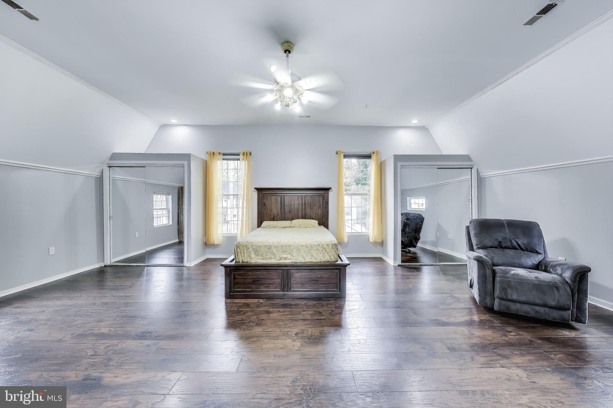 122 CHESAPEAKE AVE