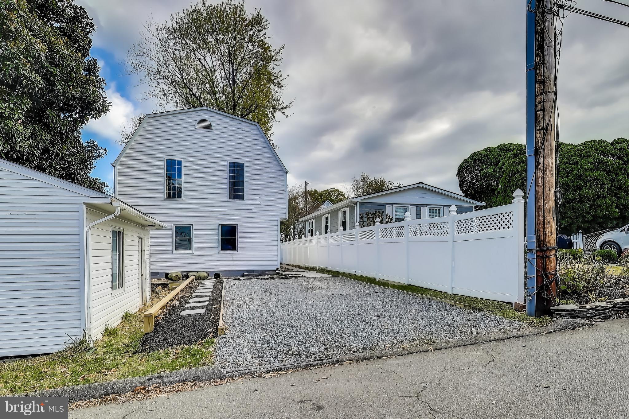 122 CHESAPEAKE AVE