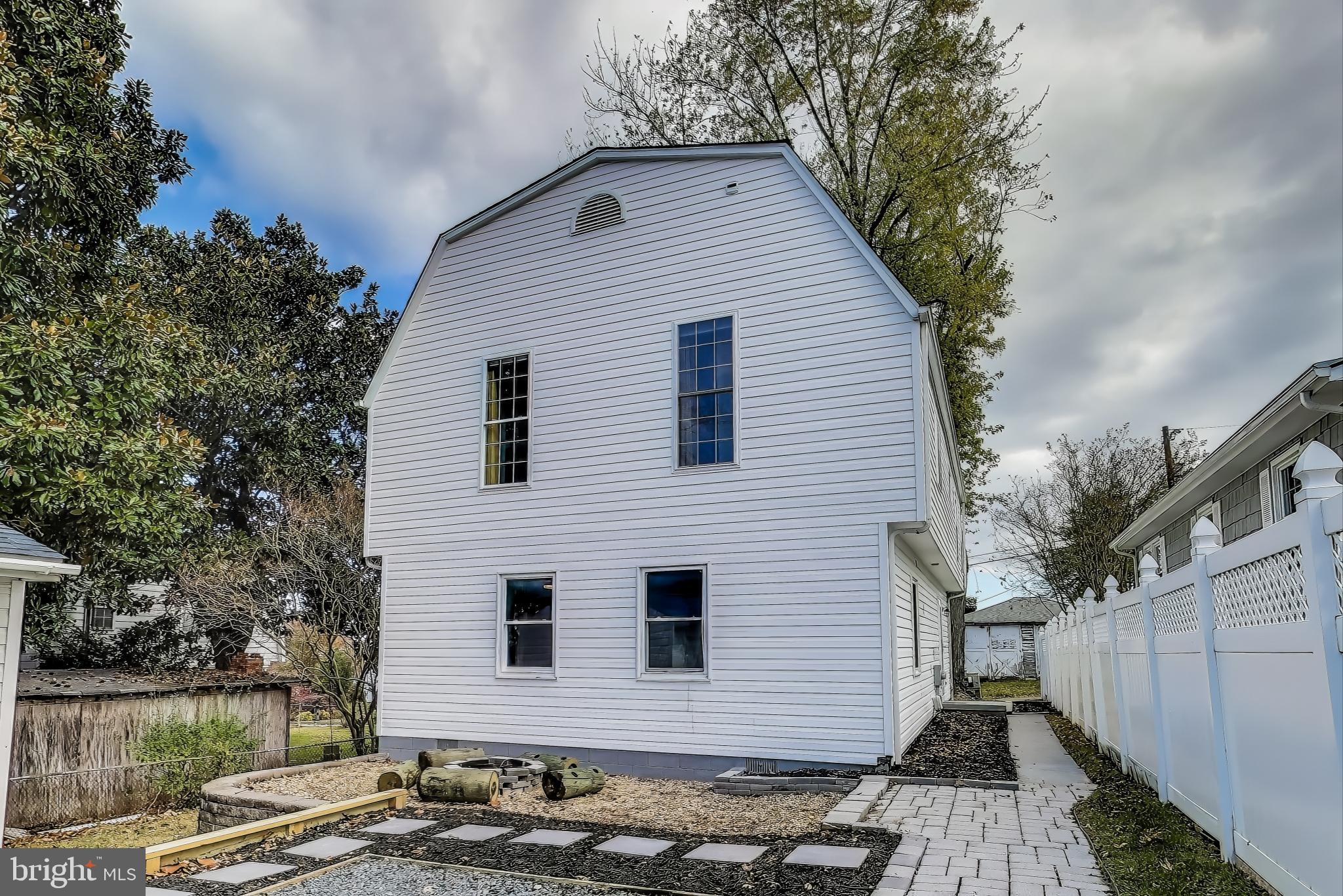 122 CHESAPEAKE AVE