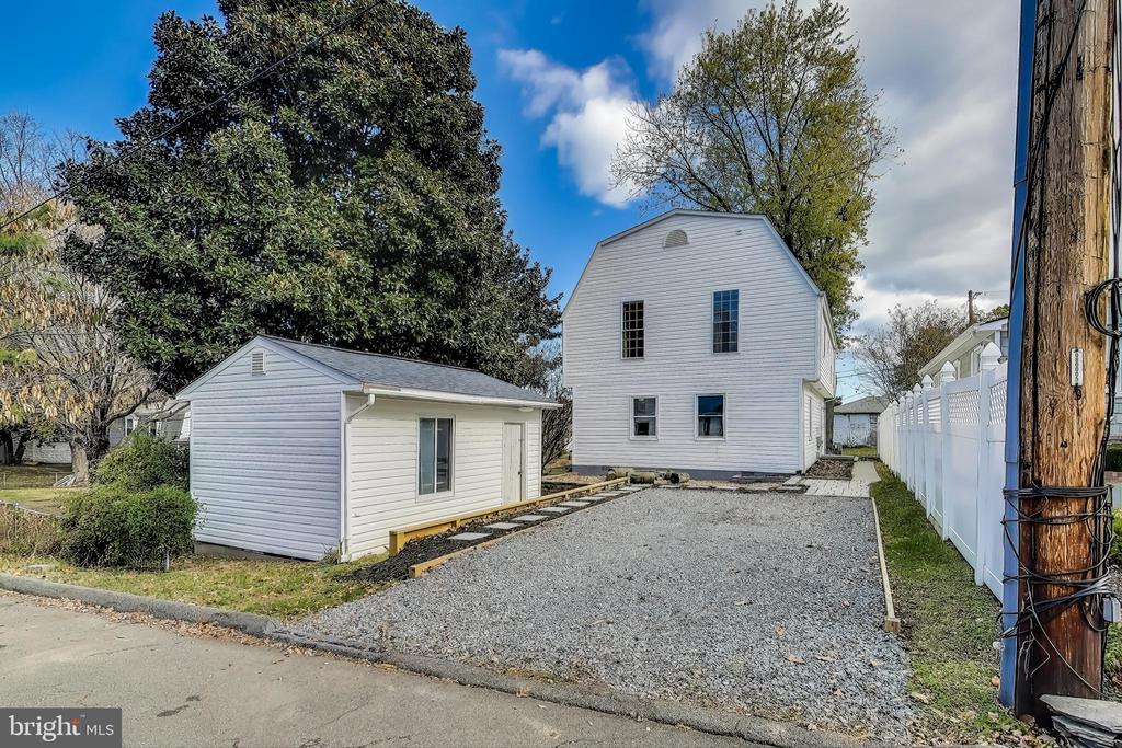 122 CHESAPEAKE AVENUE