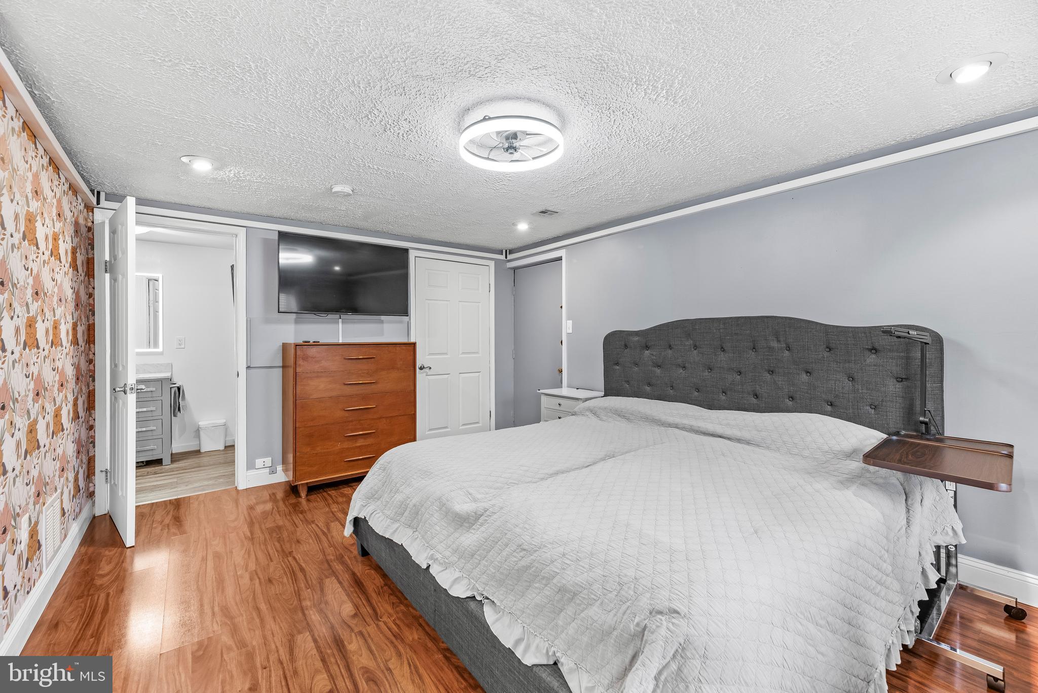 6309 BROOKEVIEW COURT