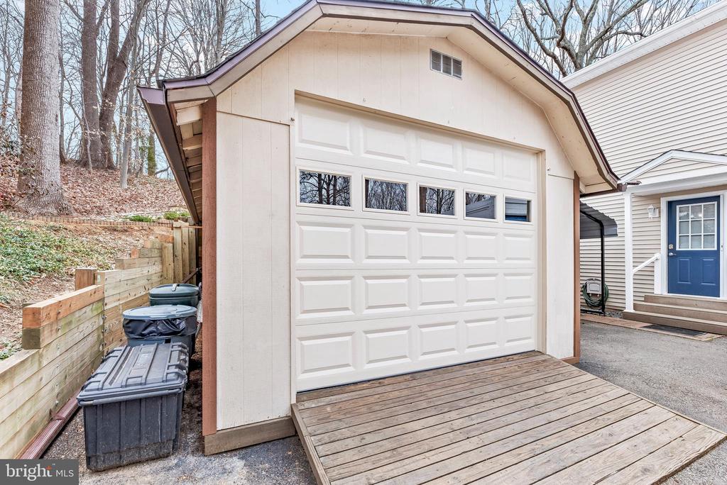 6309 BROOKEVIEW COURT