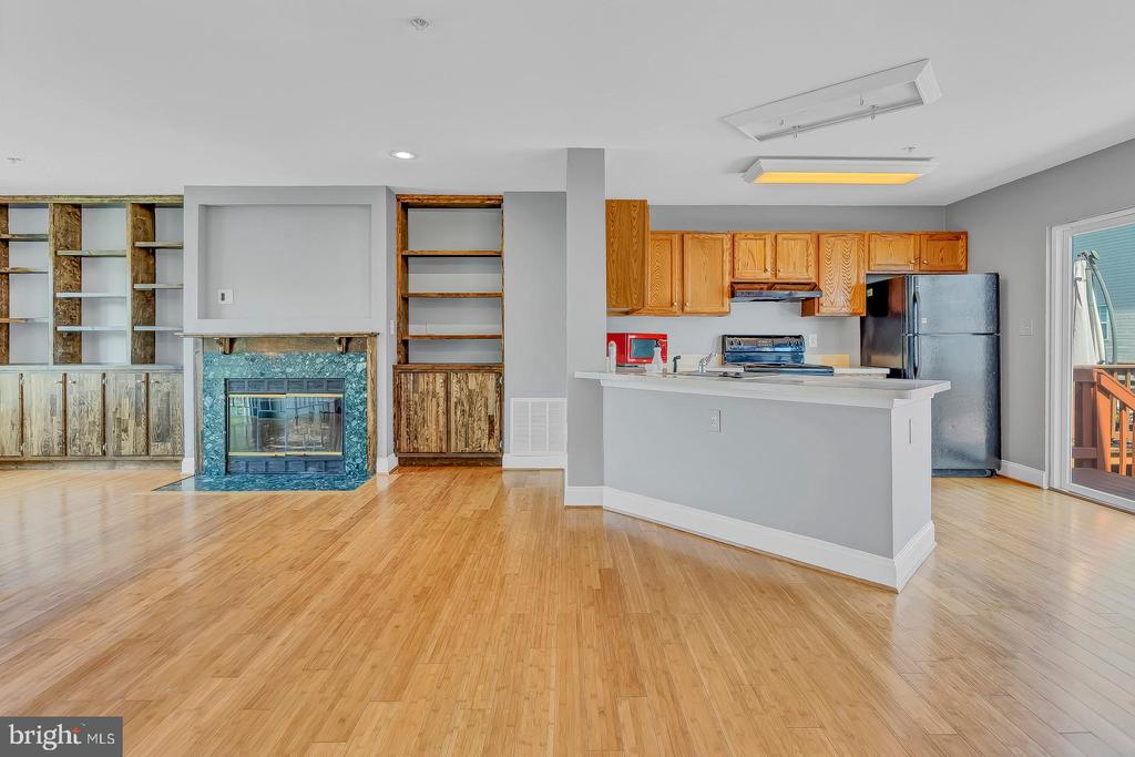 9456 SEA BREEZE COURT