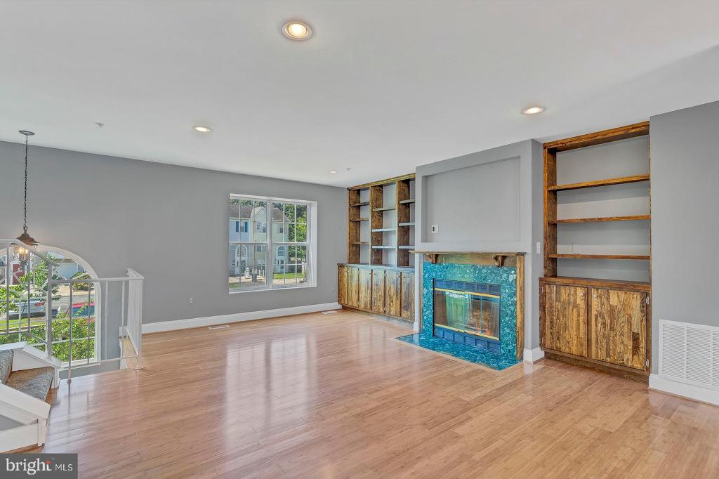 9456 SEA BREEZE COURT