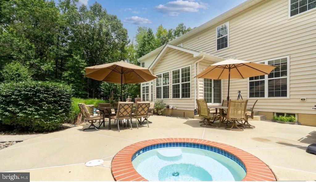 8110 TIVERTON DRIVE