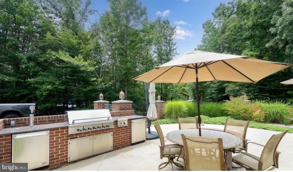 8110 TIVERTON DRIVE