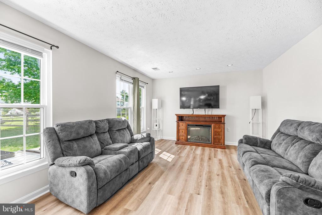 5802 OPALEYE COURT