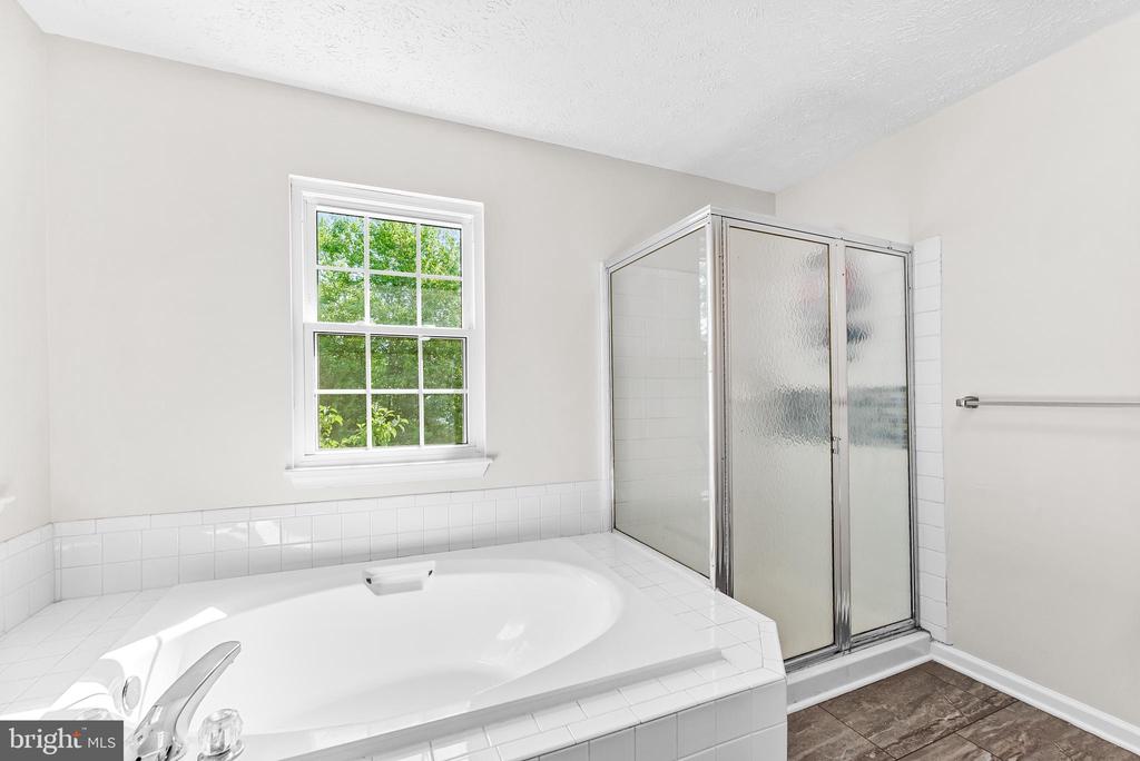 5802 OPALEYE COURT