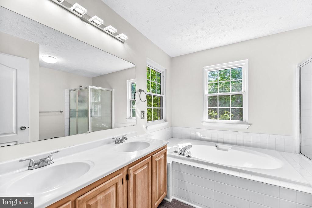 5802 OPALEYE COURT