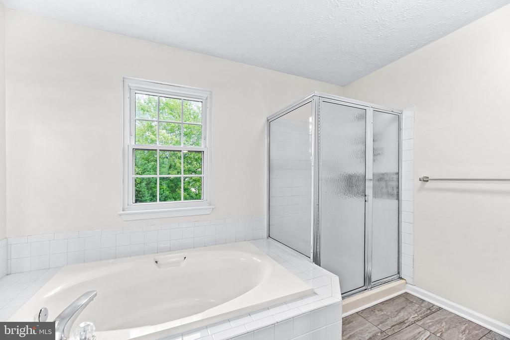 5802 OPALEYE COURT