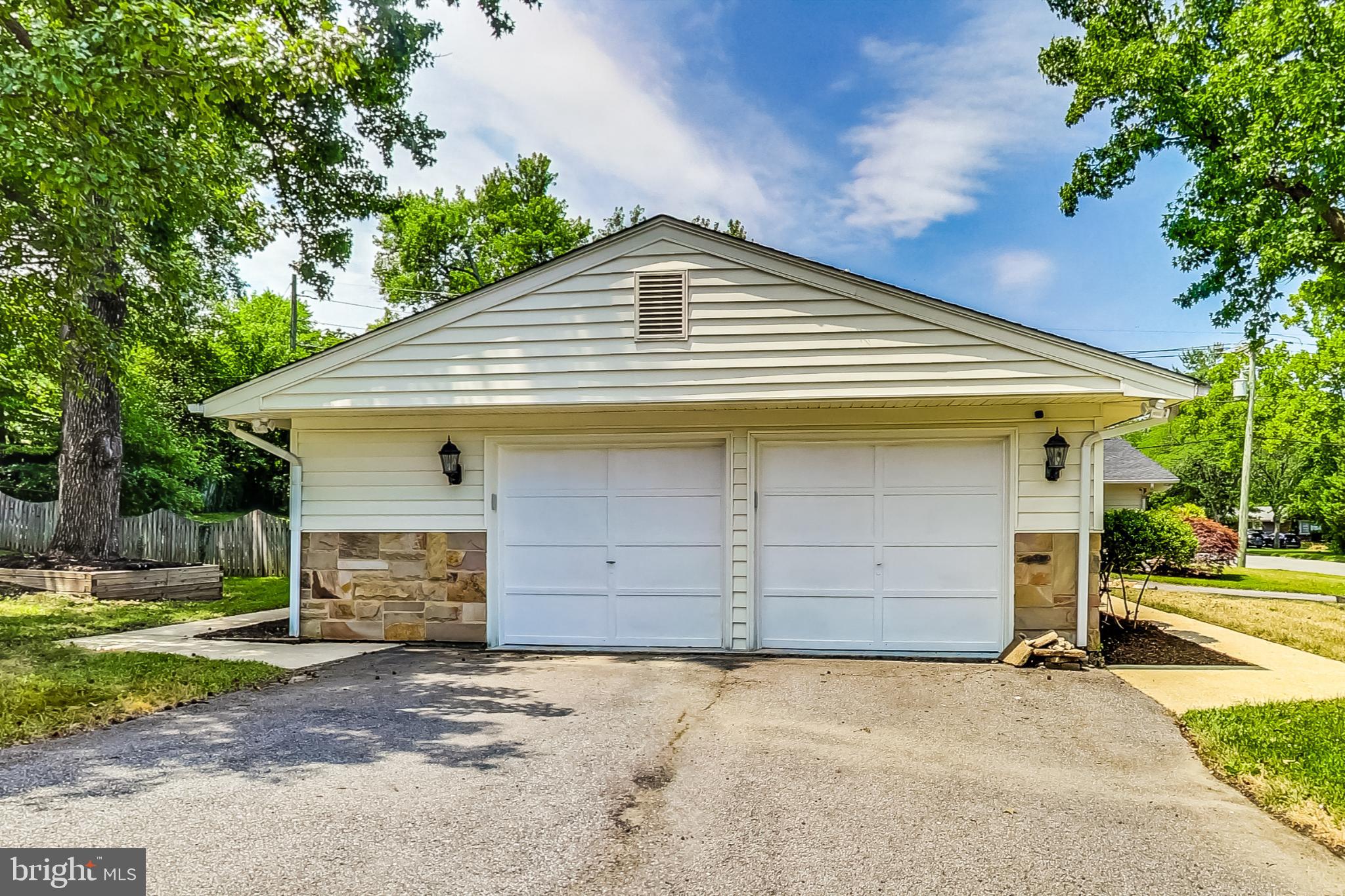 12121 Tawny Ln