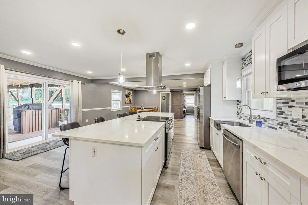 12121 Tawny Ln