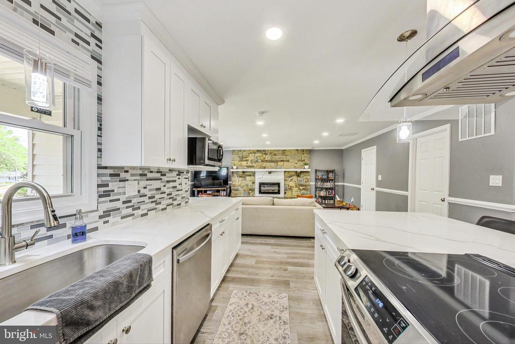 12121 Tawny Ln