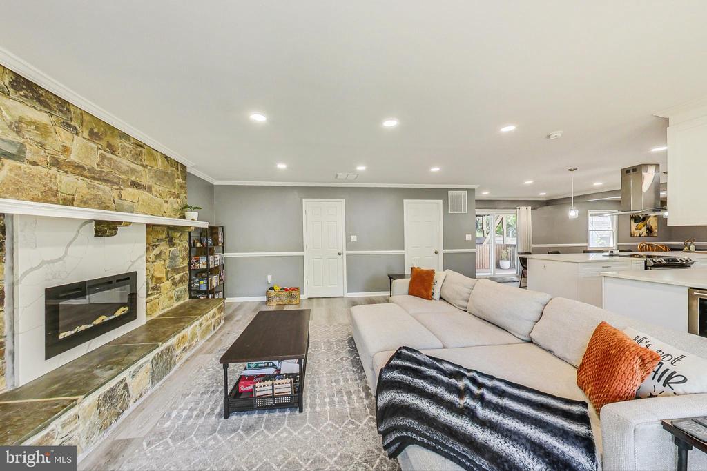 12121 Tawny Ln