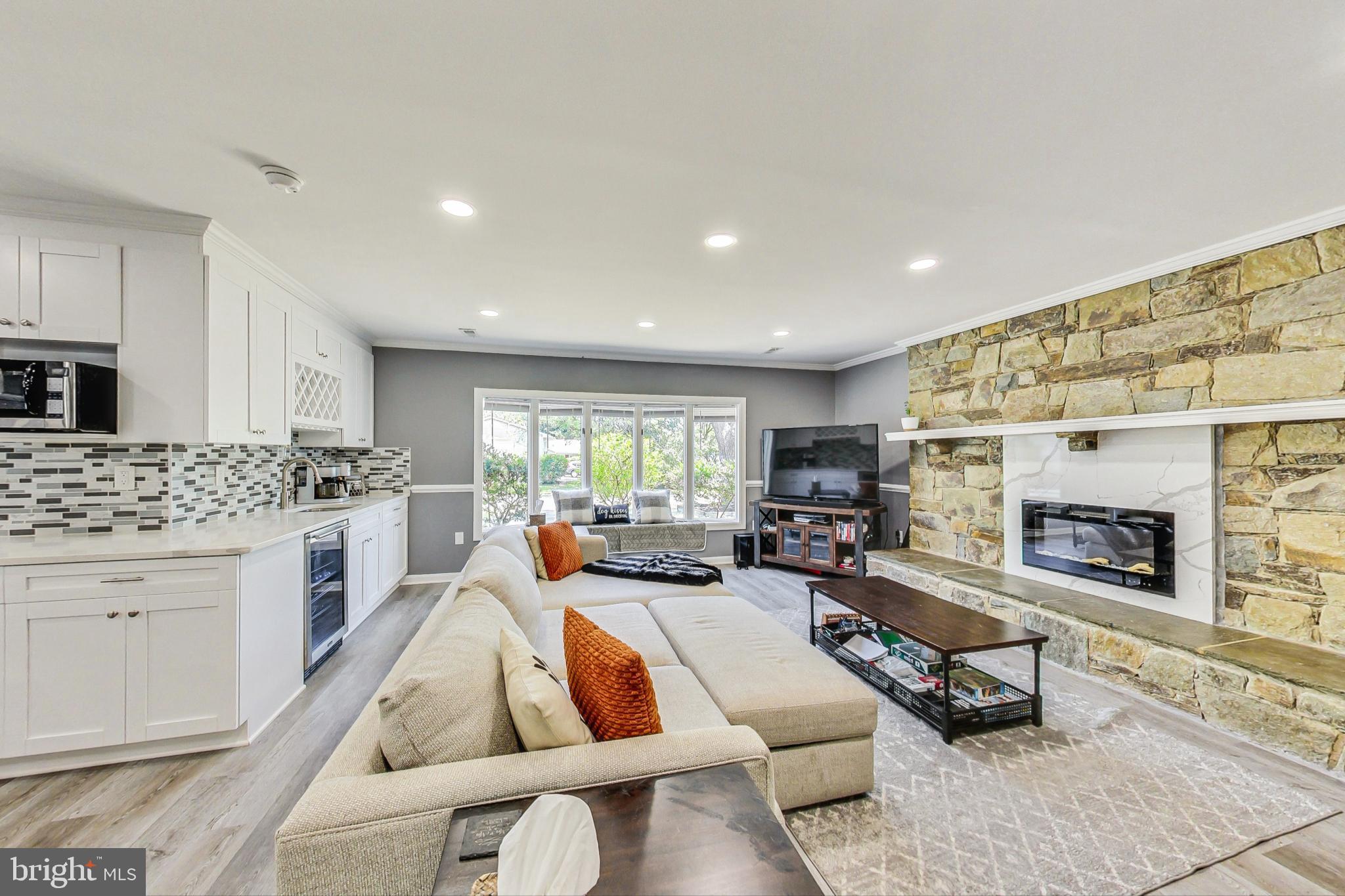 12121 Tawny Ln