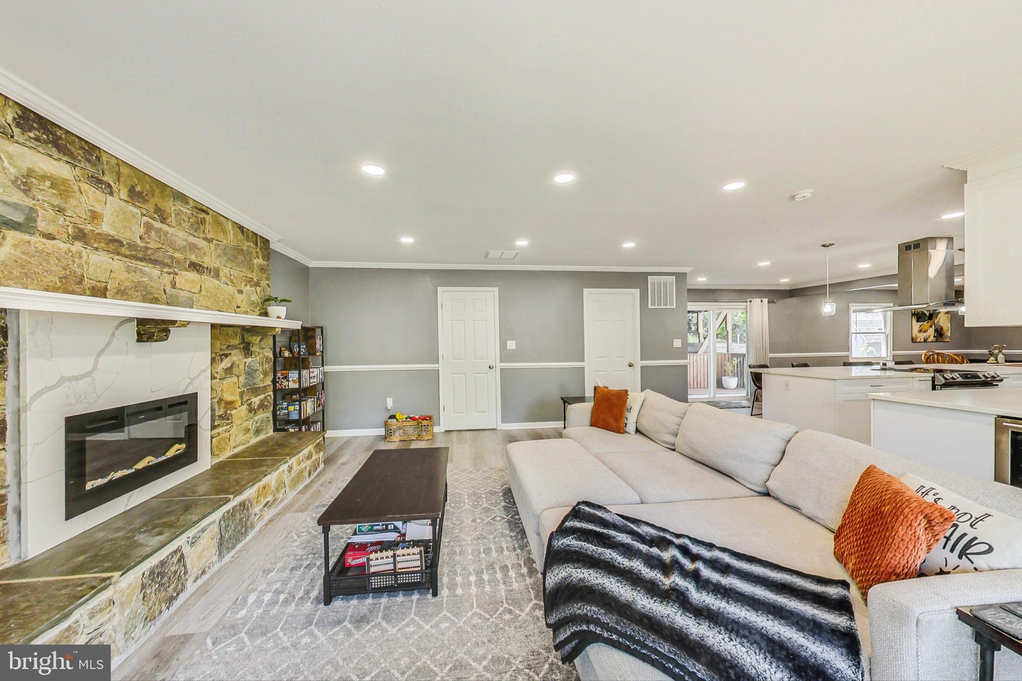 12121 Tawny Ln