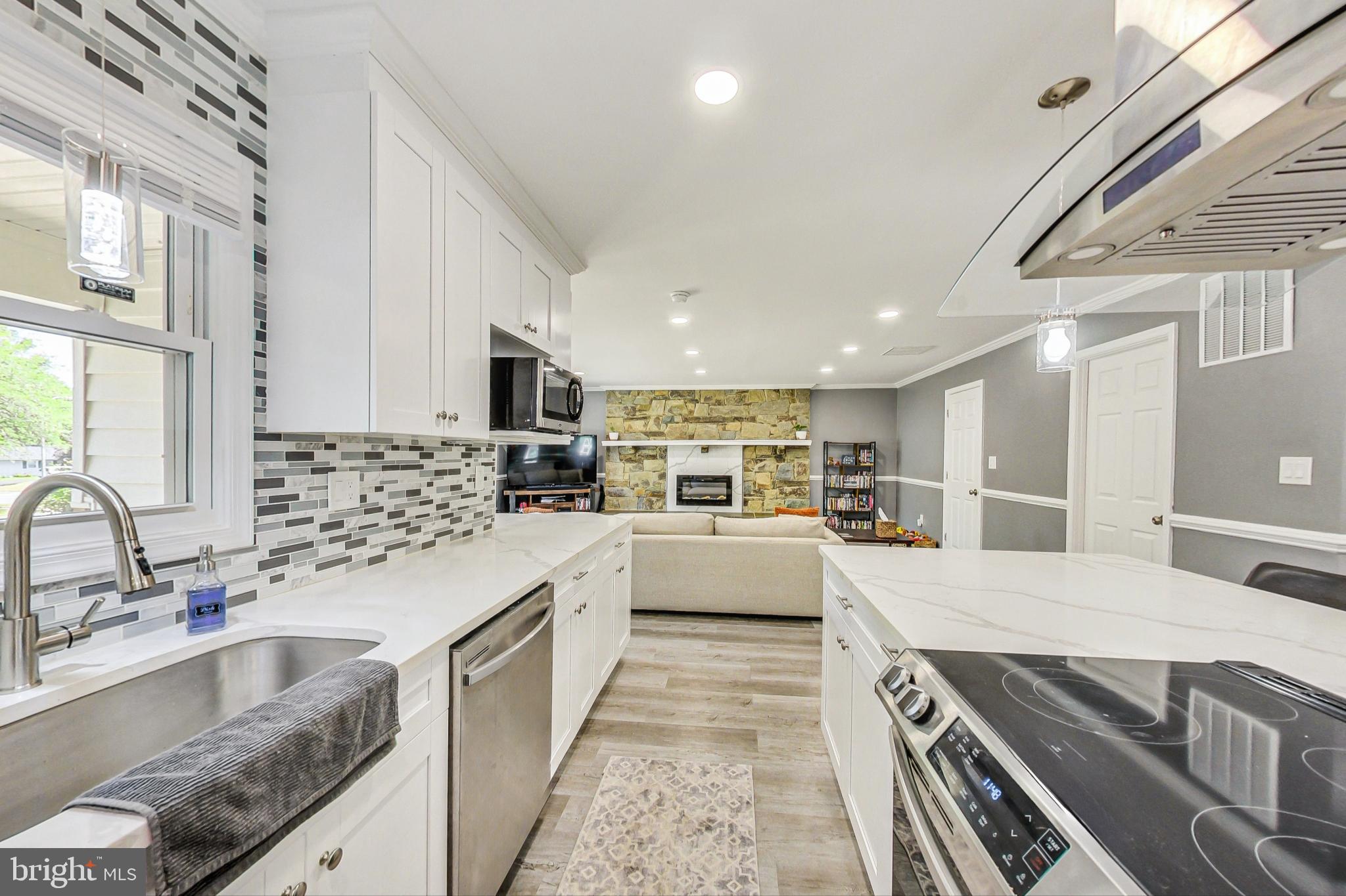 12121 Tawny Ln