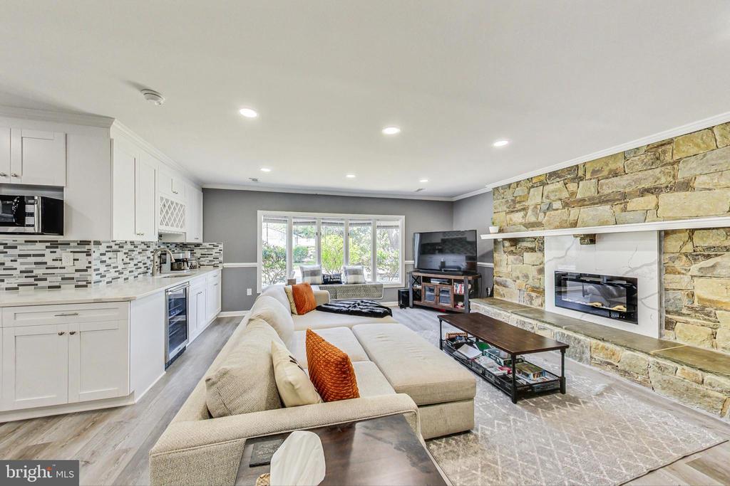 12121 Tawny Ln