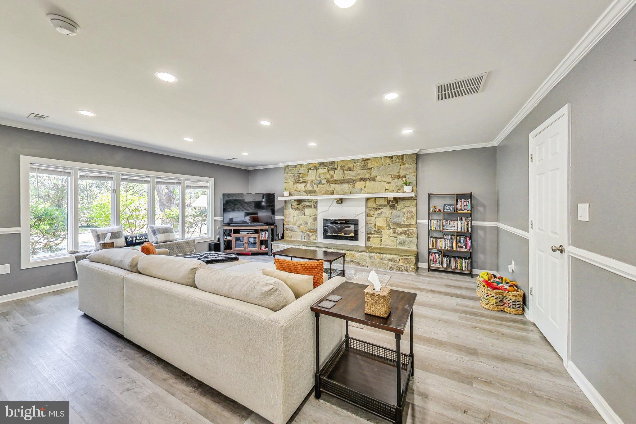 12121 Tawny Ln