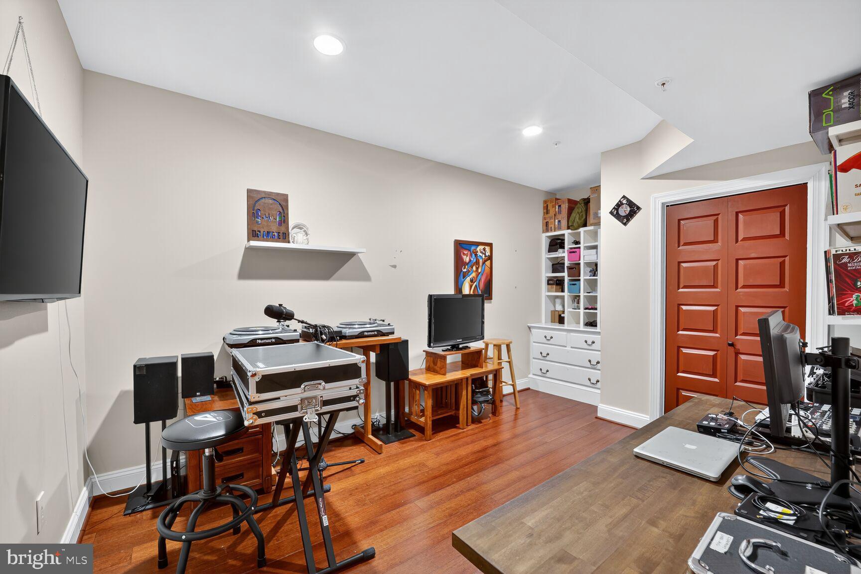 9012 RACE TRACK ROAD