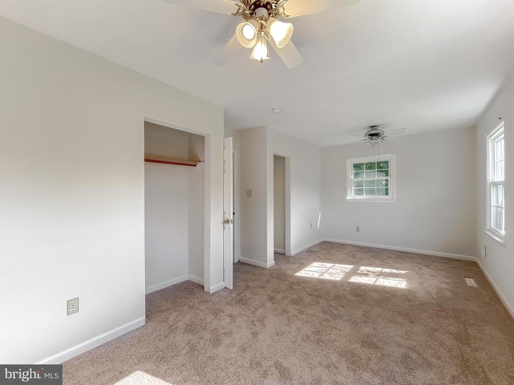 37004 Tanyard Dr