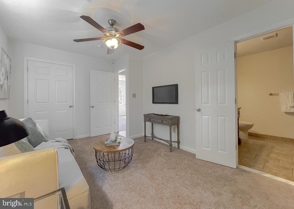 37004 Tanyard Dr