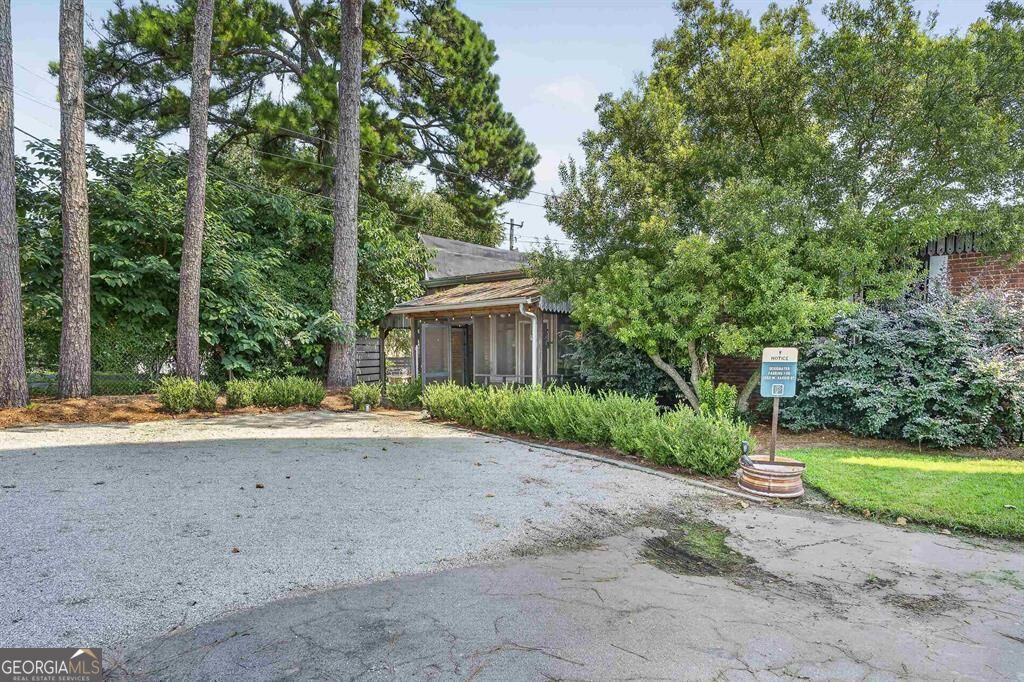 105 West Harris Street