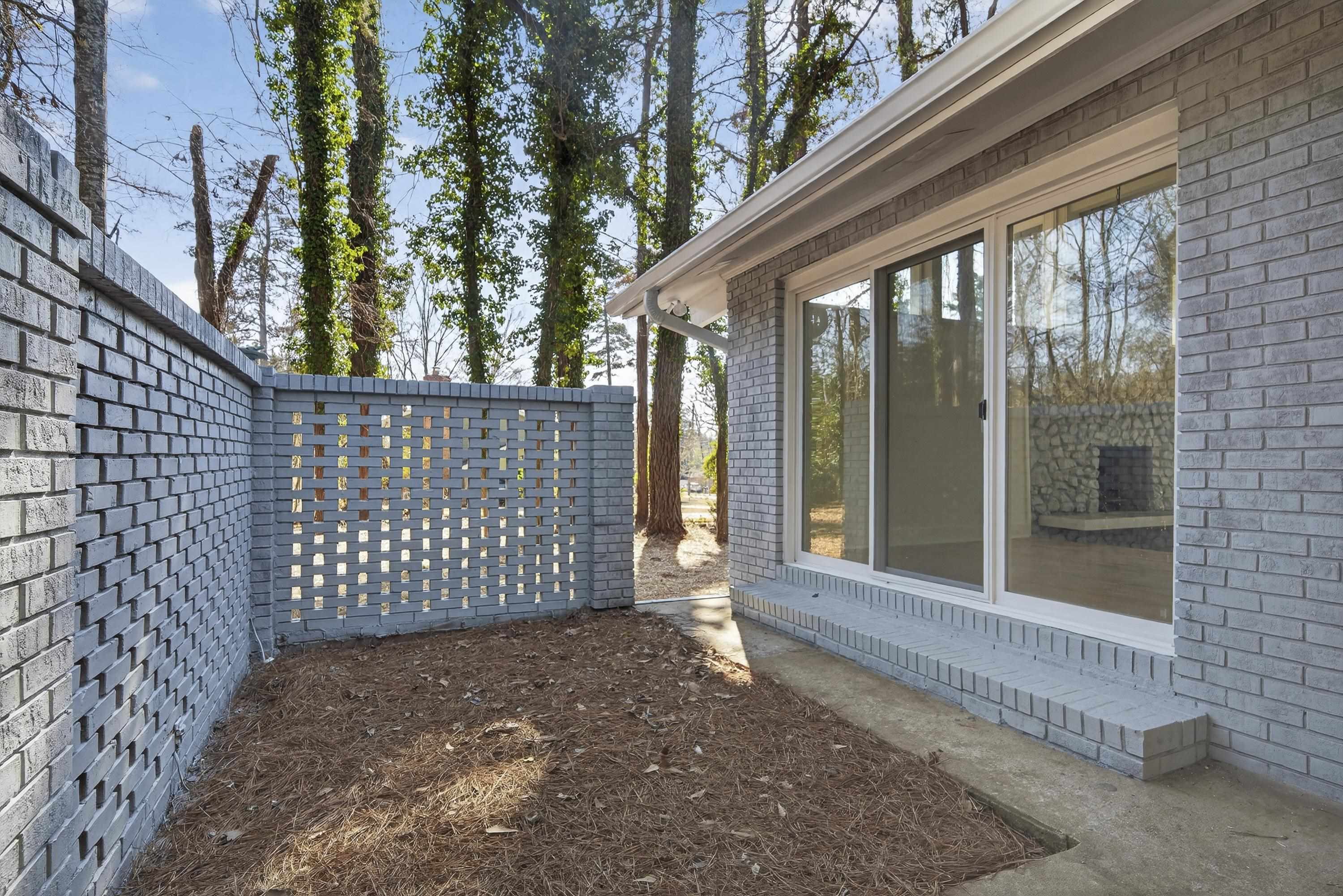 301 CRESTVIEW DRIVE