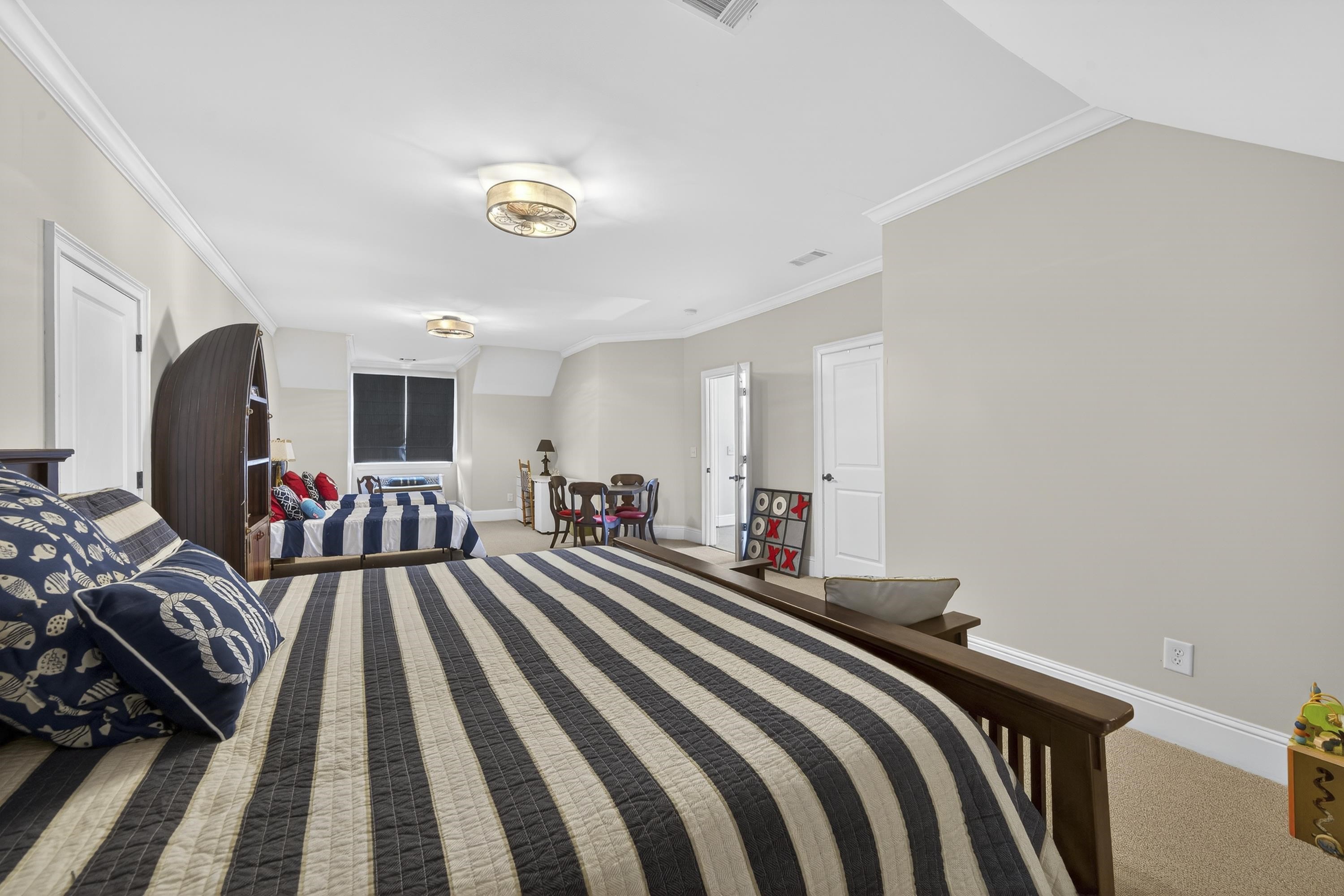 1060 TURNBERRY CIRCLE