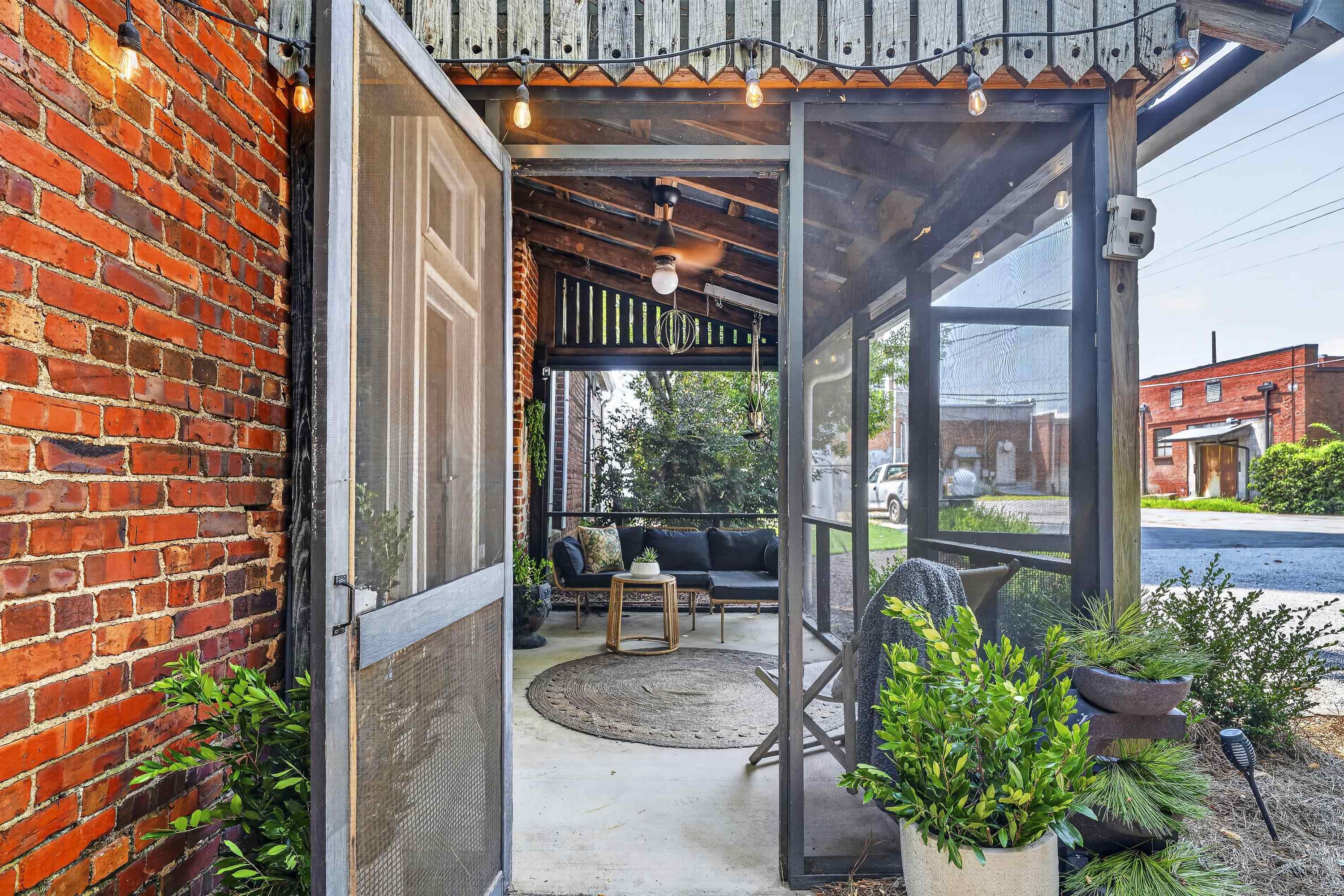 105 WEST HARRIS STREET