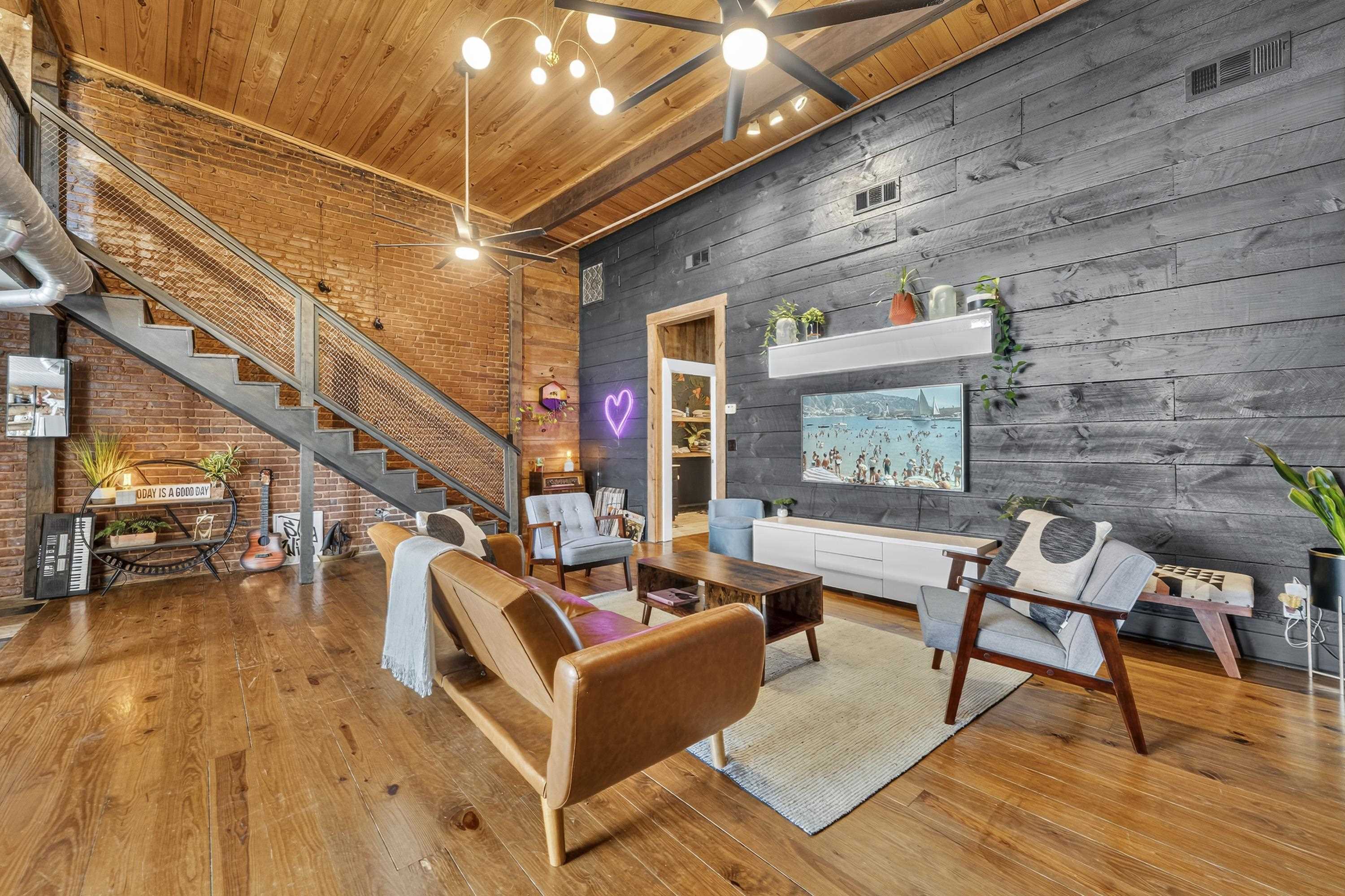 105 WEST HARRIS STREET