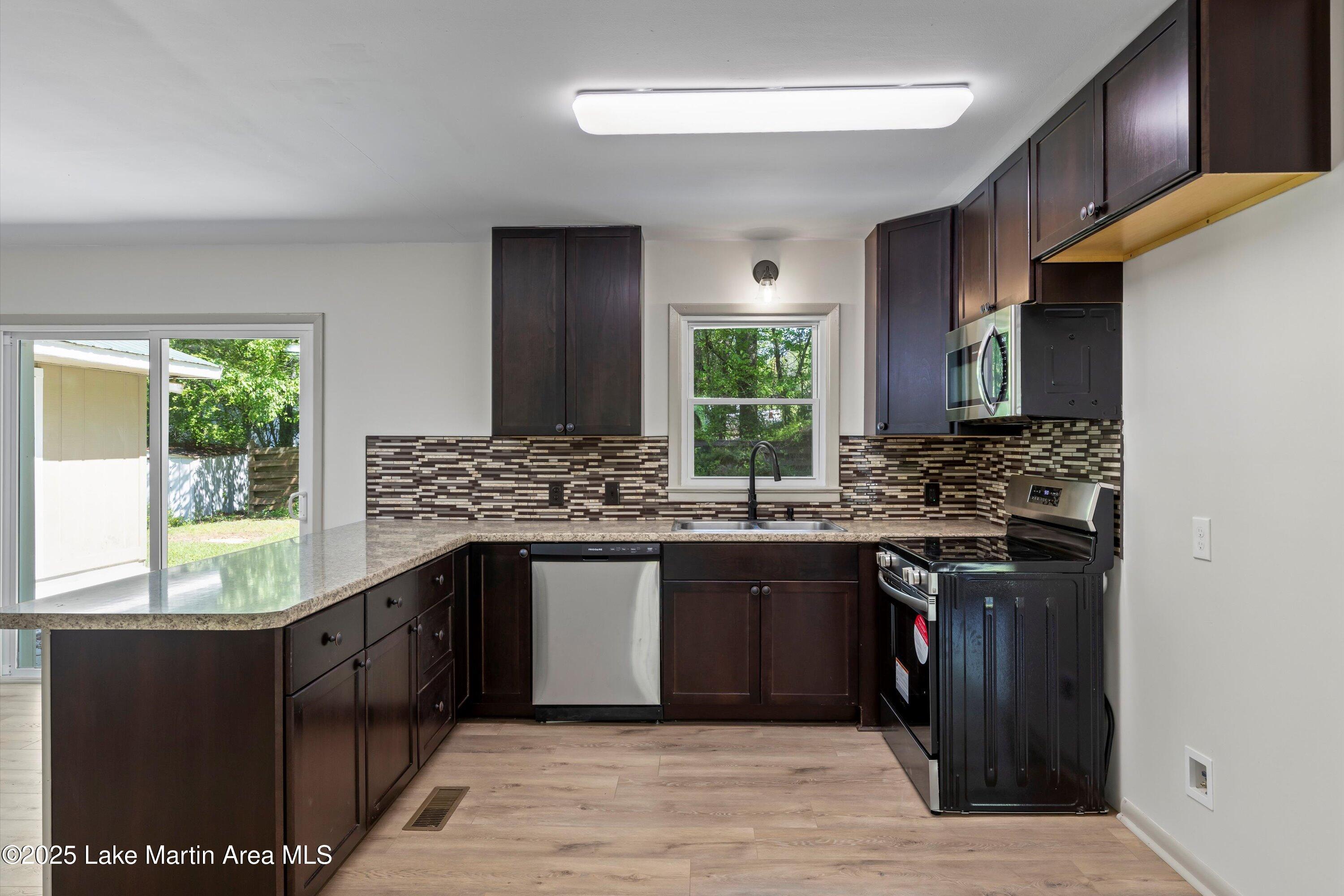 1945 Reeves Rd