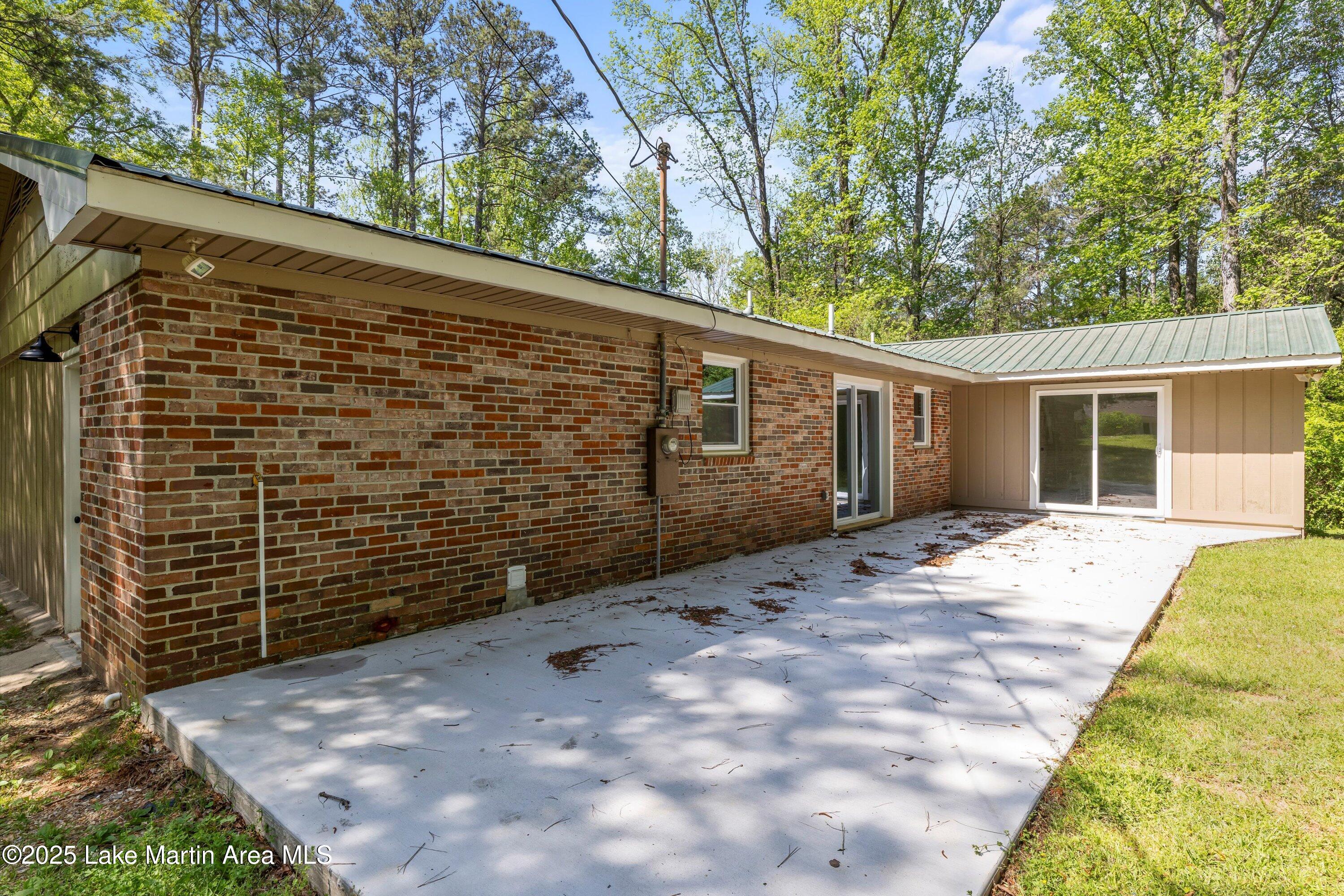 1945 Reeves Rd