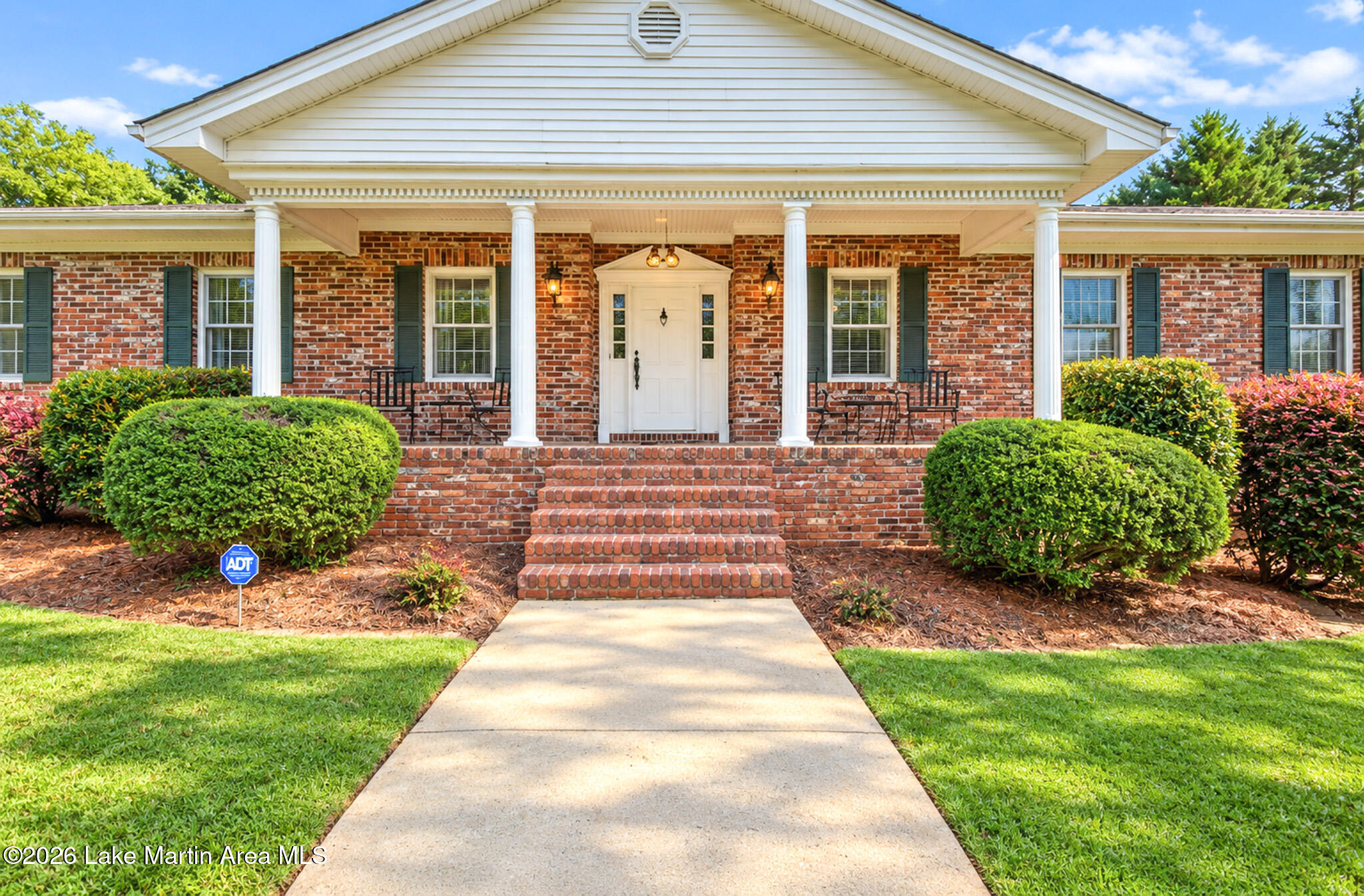 460 Auburn Dr
