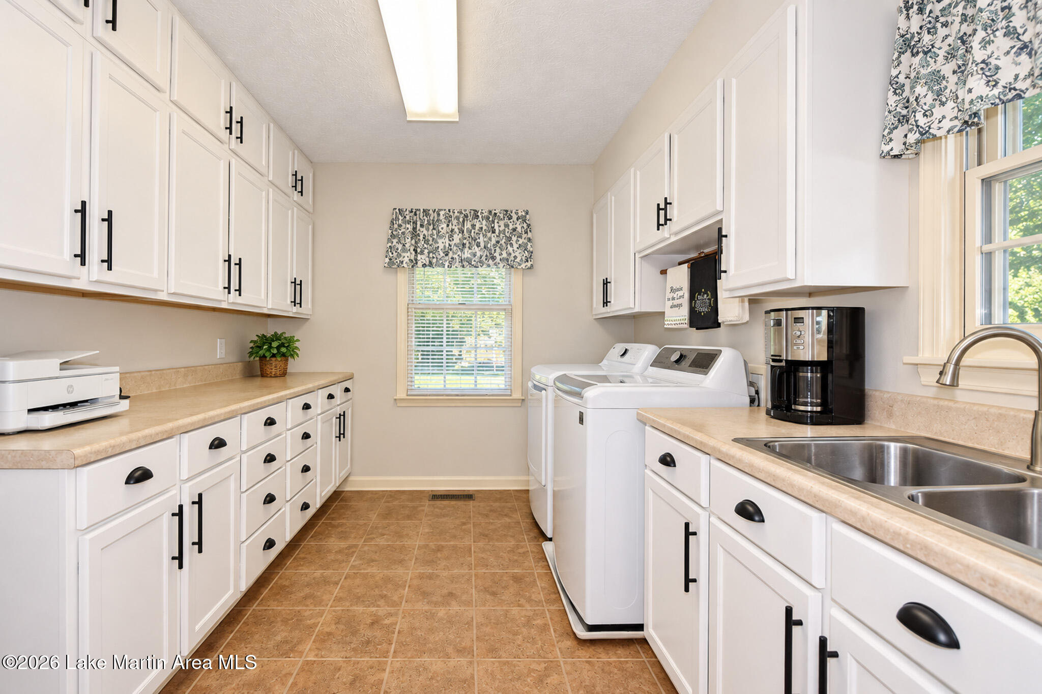 460 Auburn Dr