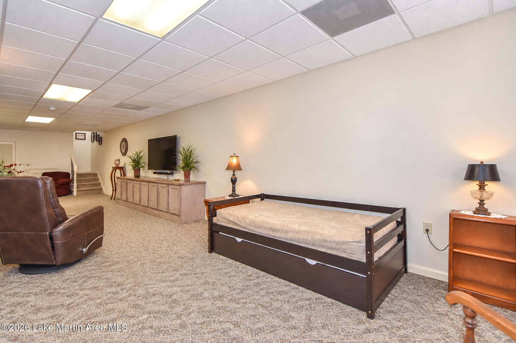 460 Auburn Dr