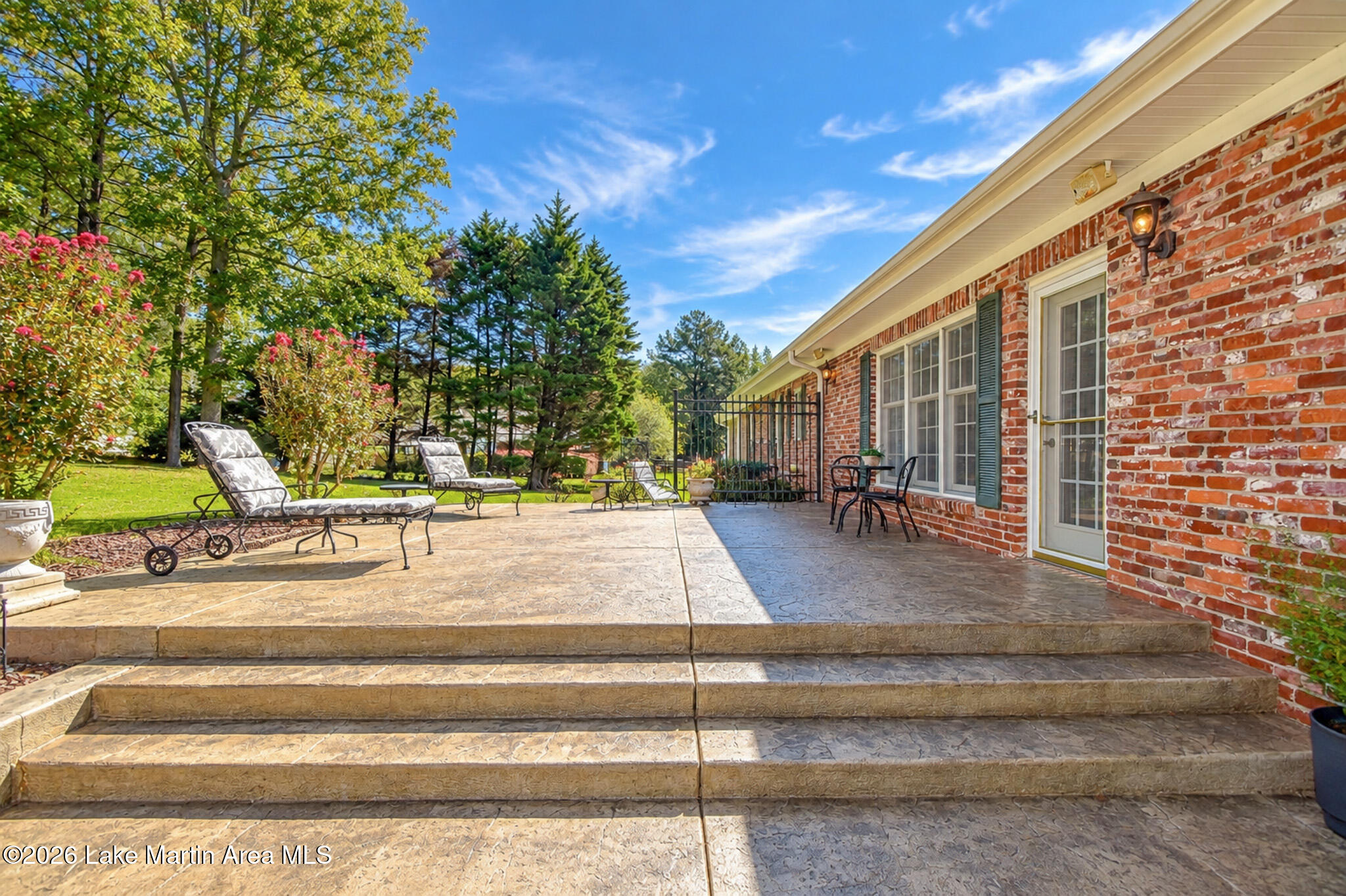460 Auburn Dr