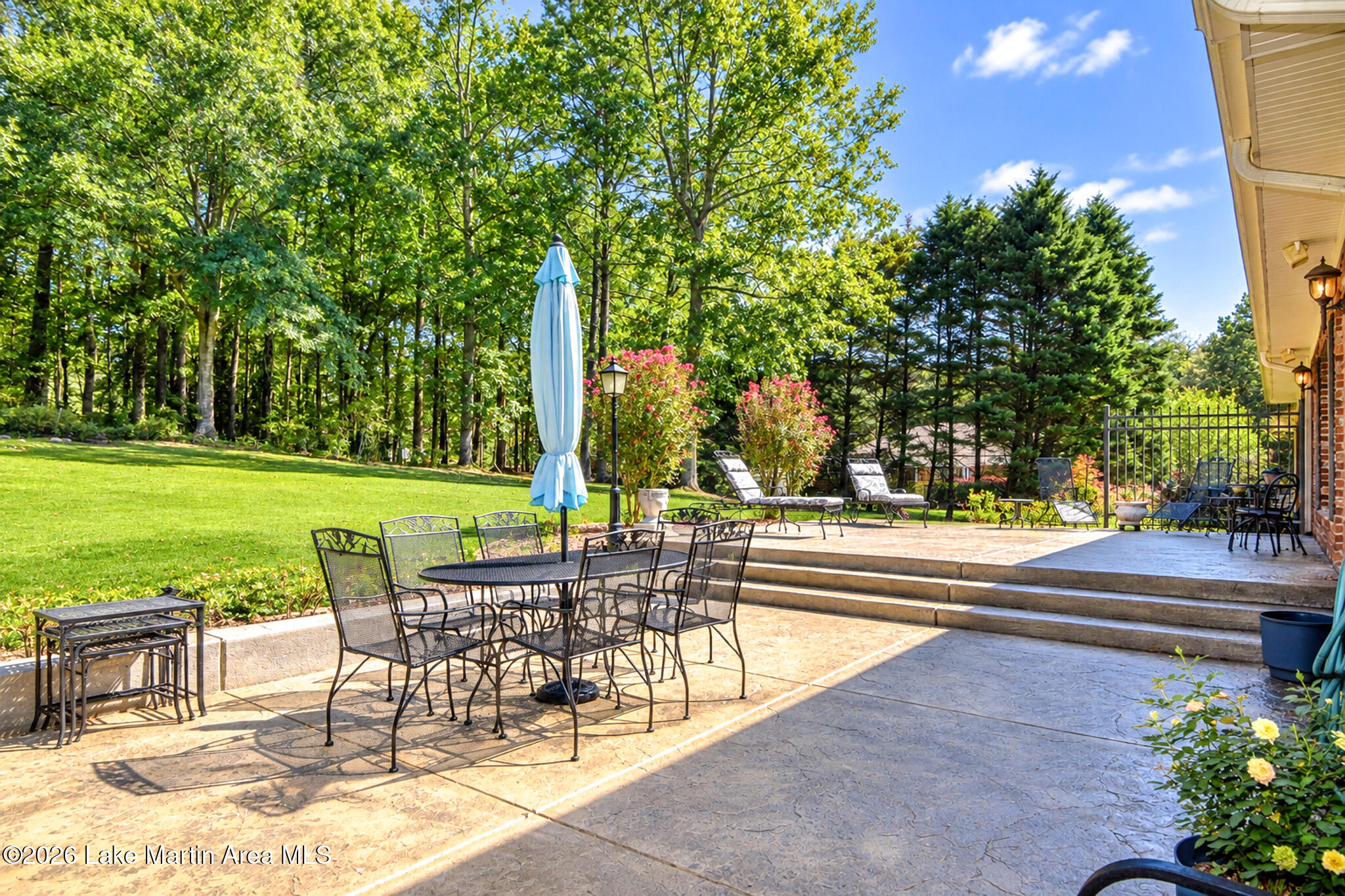 460 Auburn Dr