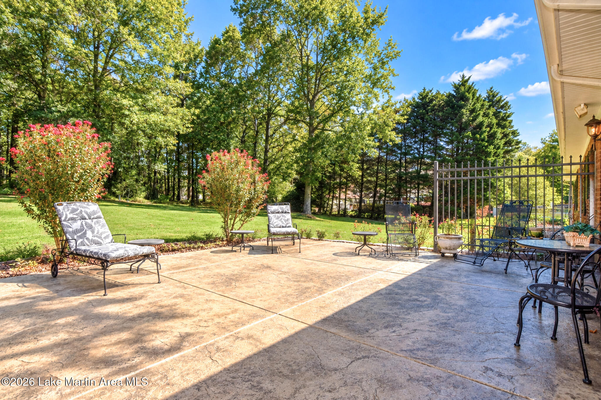 460 Auburn Dr
