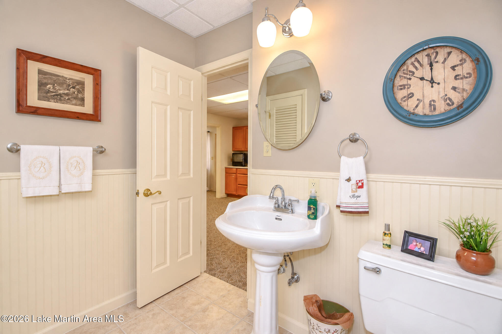460 Auburn Dr