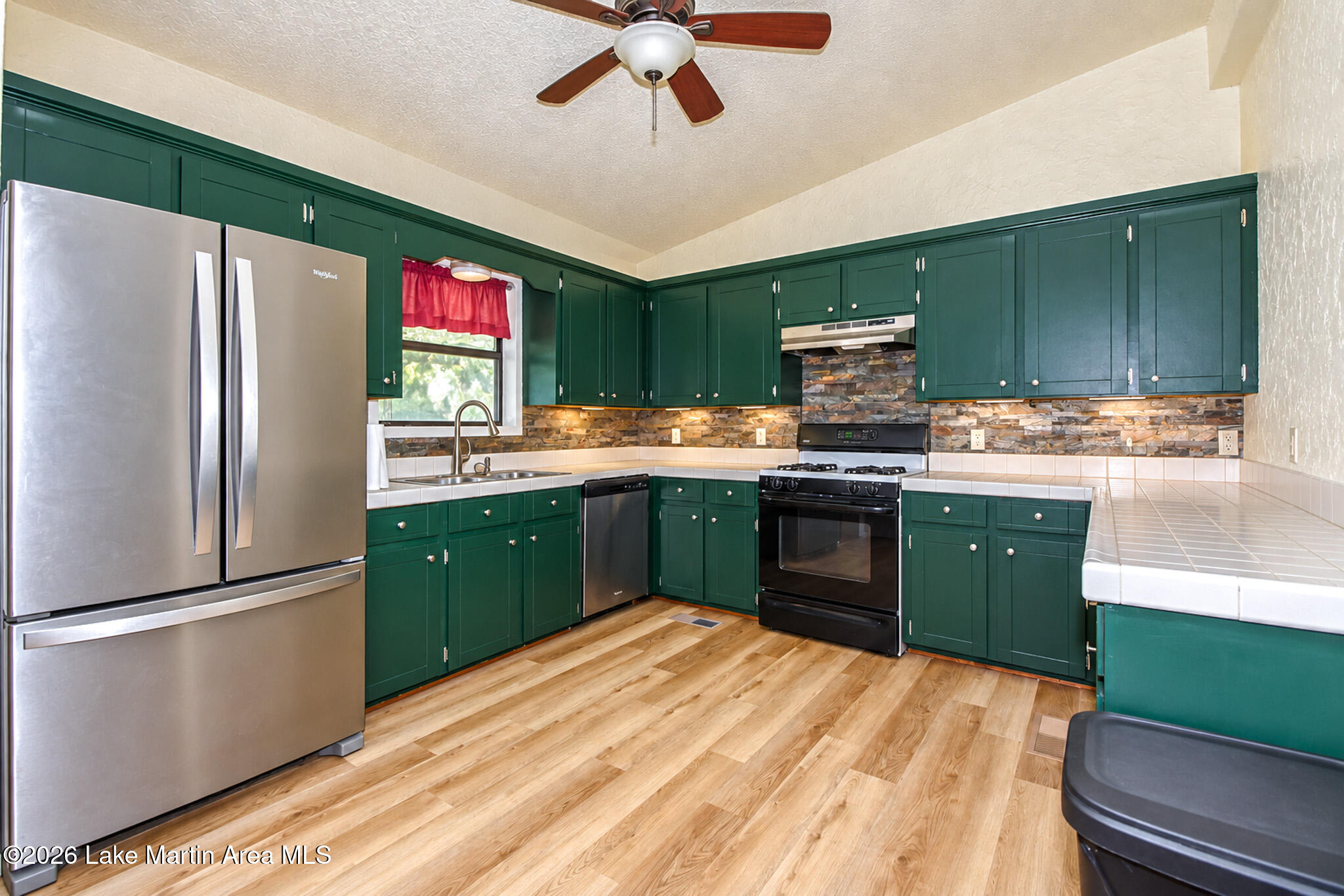 206 Brookside Dr